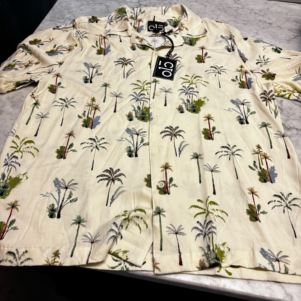 O1C short-sleeve button-down shirt with a palm tree print.